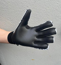 Load image into Gallery viewer, Groogan’s Gaelic Gloves (White/Black)
