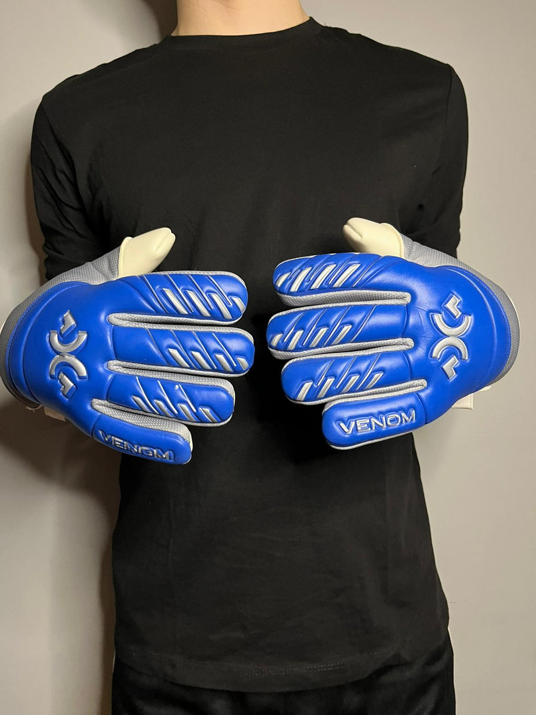 Groogan's Gloves Venom Blue